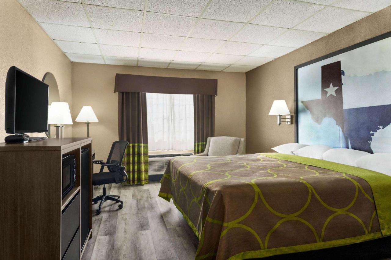 Super 8 By Wyndham Gainesville Tx Exterior photo