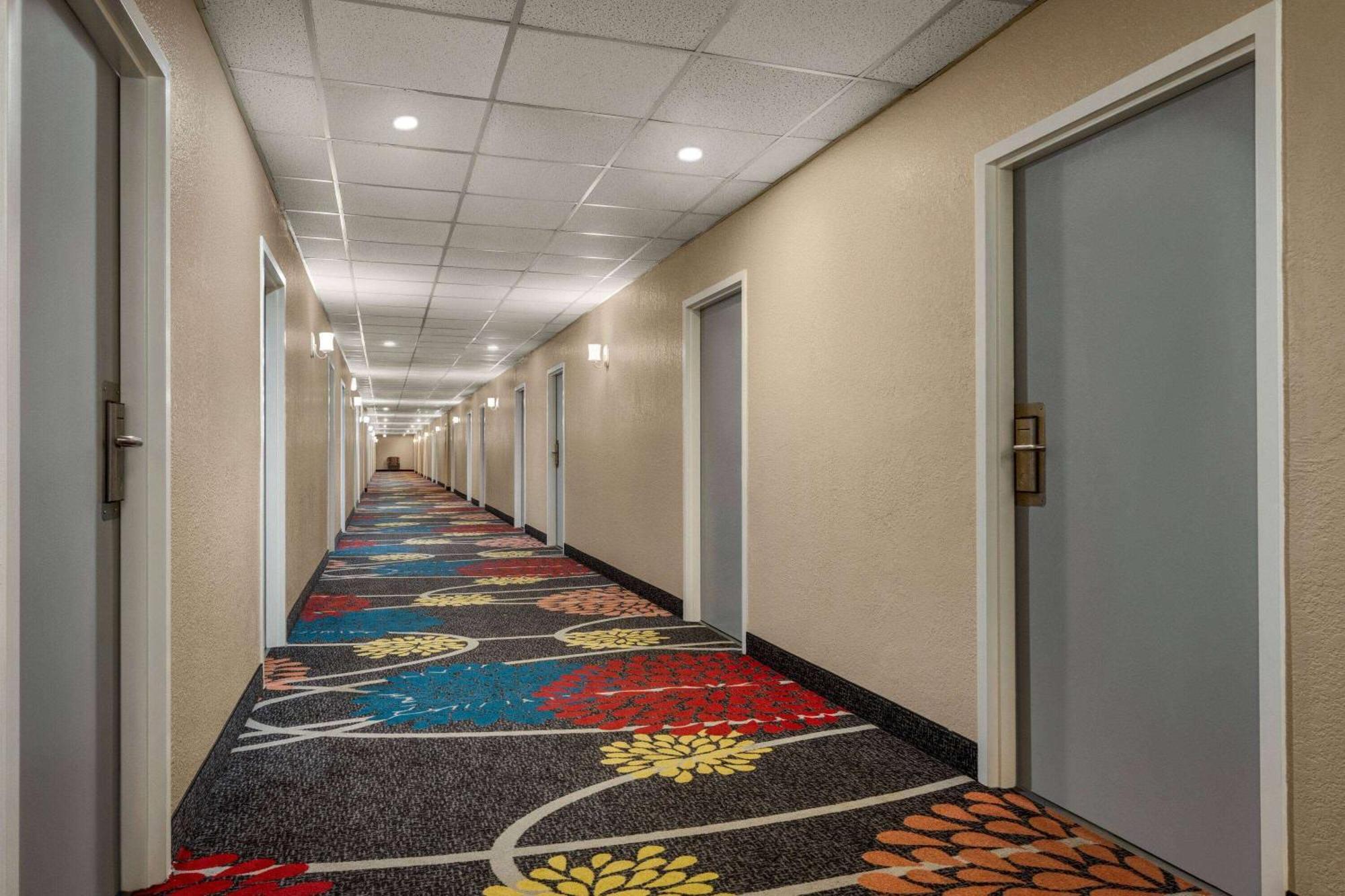 Super 8 By Wyndham Gainesville Tx Exterior photo